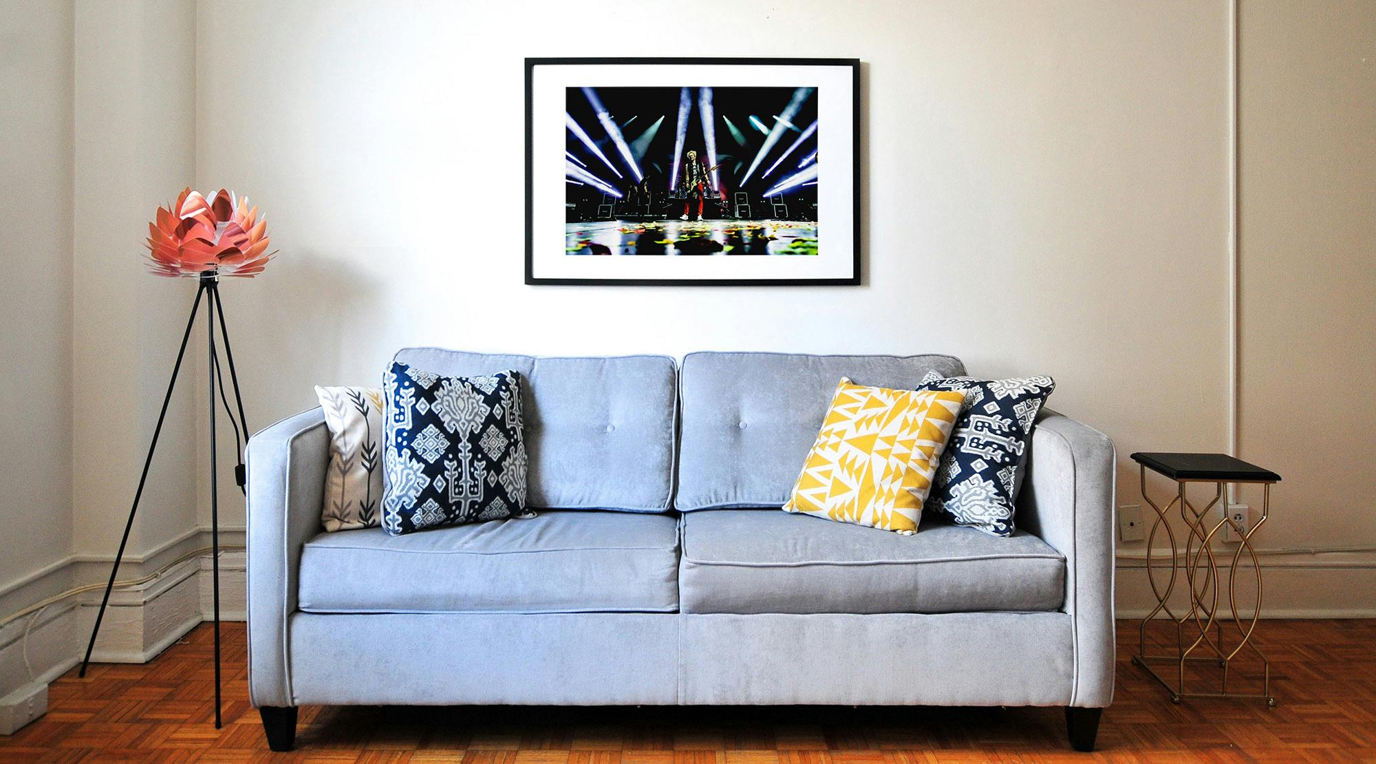 Livingroom photo by Naomi Hebert on Unsplash
